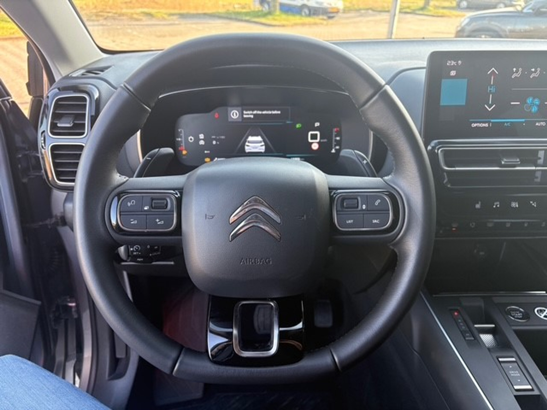 43412569-10.jpg