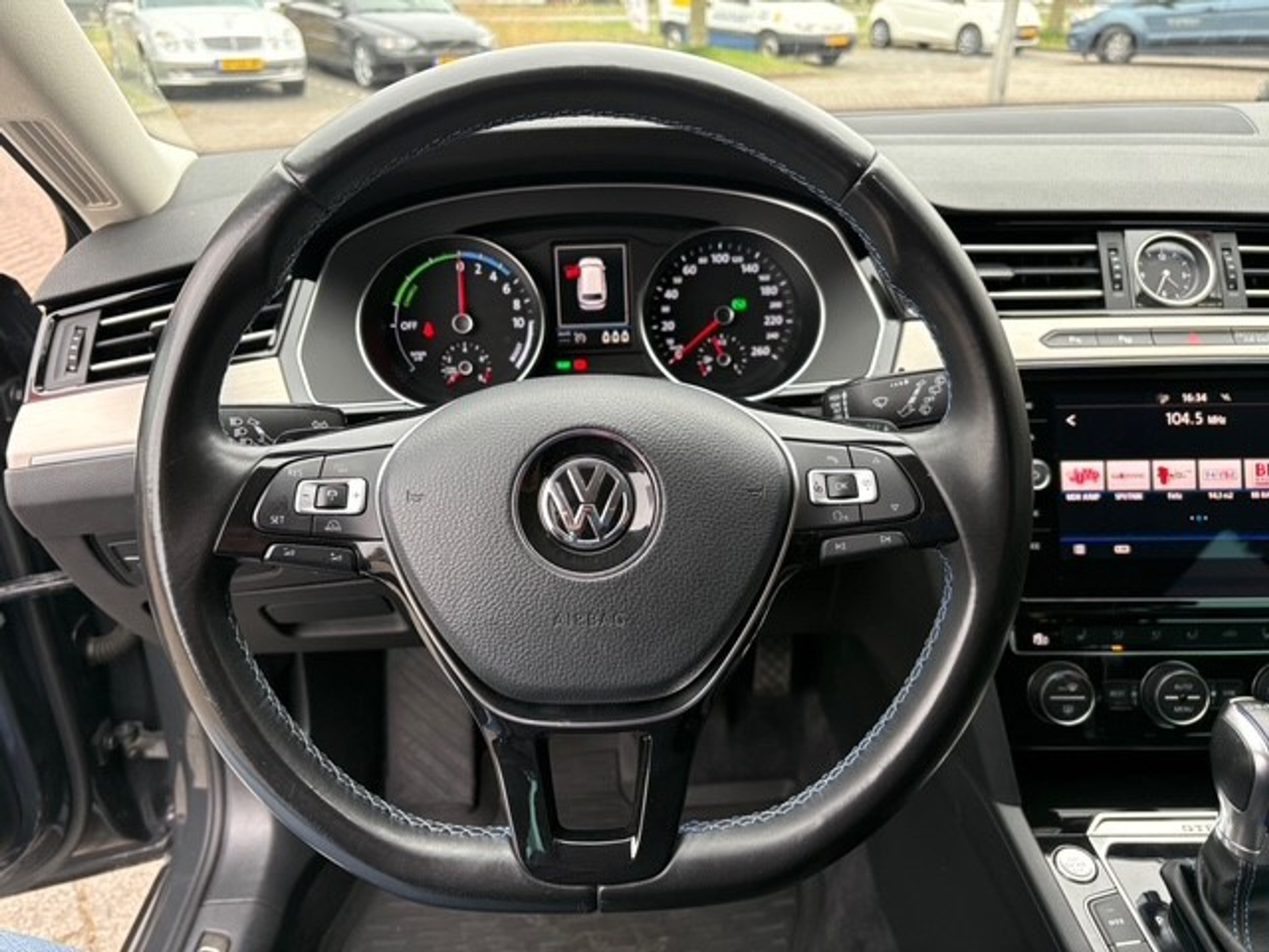 43743421-10.jpg