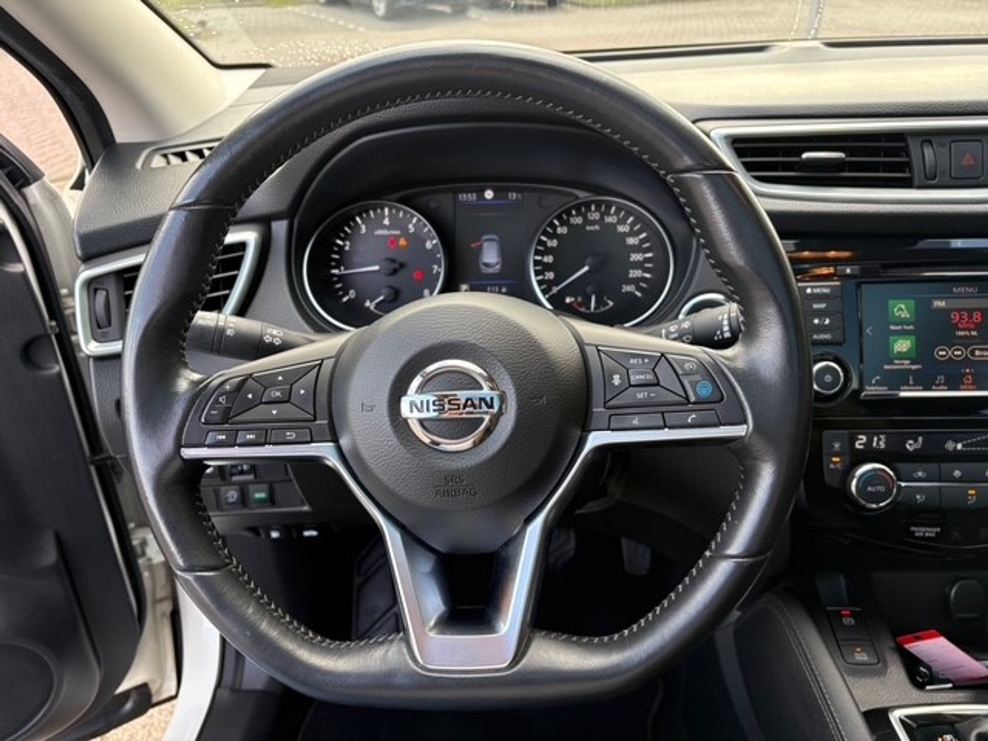 48652201-10.jpg